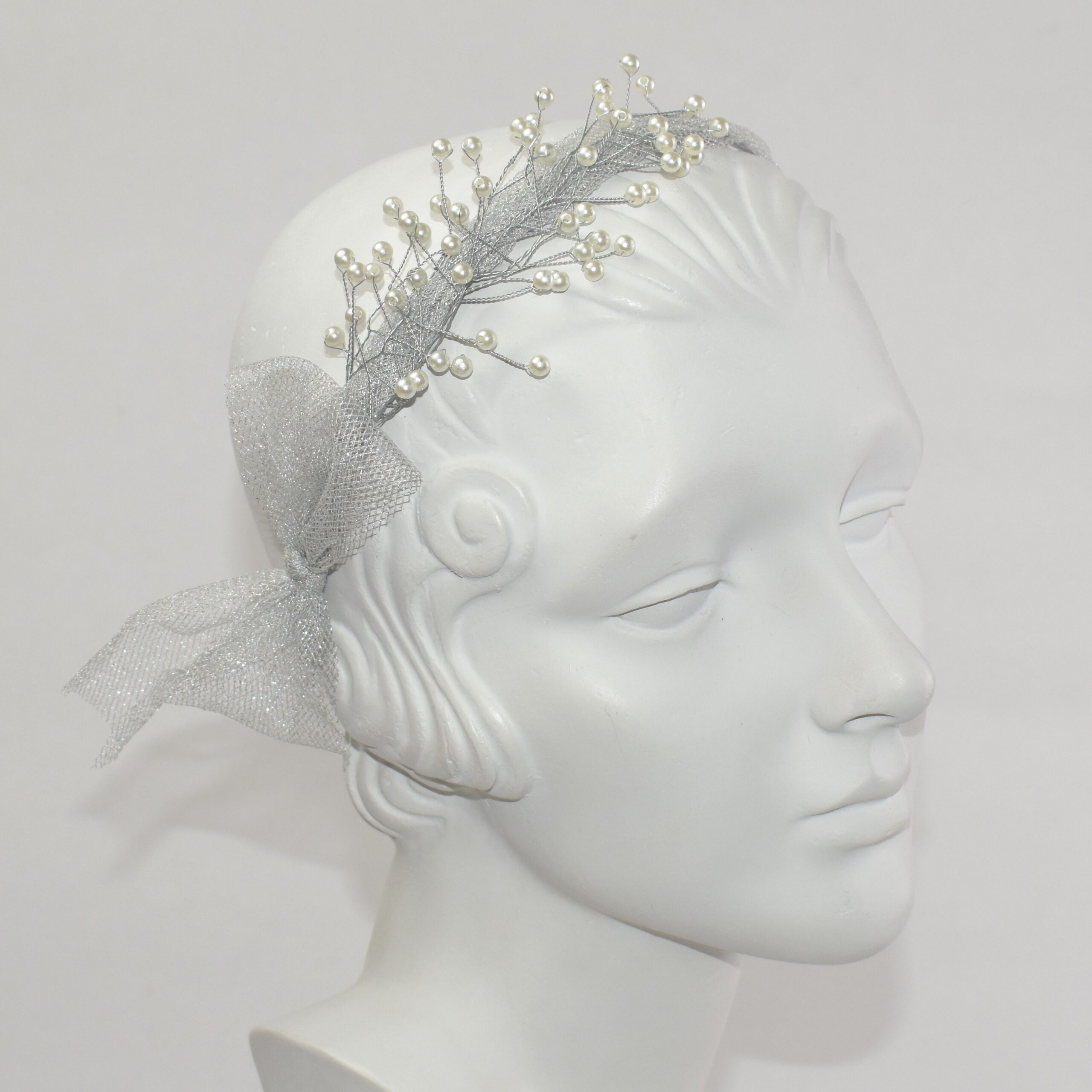 https://www.jenniferouellette.com/9622-home_default/metallic-tulle-pearls-headband.jpg